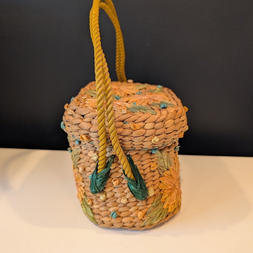 Vintage Hand-Made Woven Handbag - Picture 3 of 9